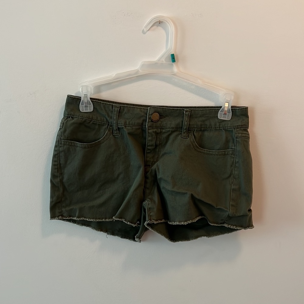 💙💛No boundaries Army Green shorts💛💙